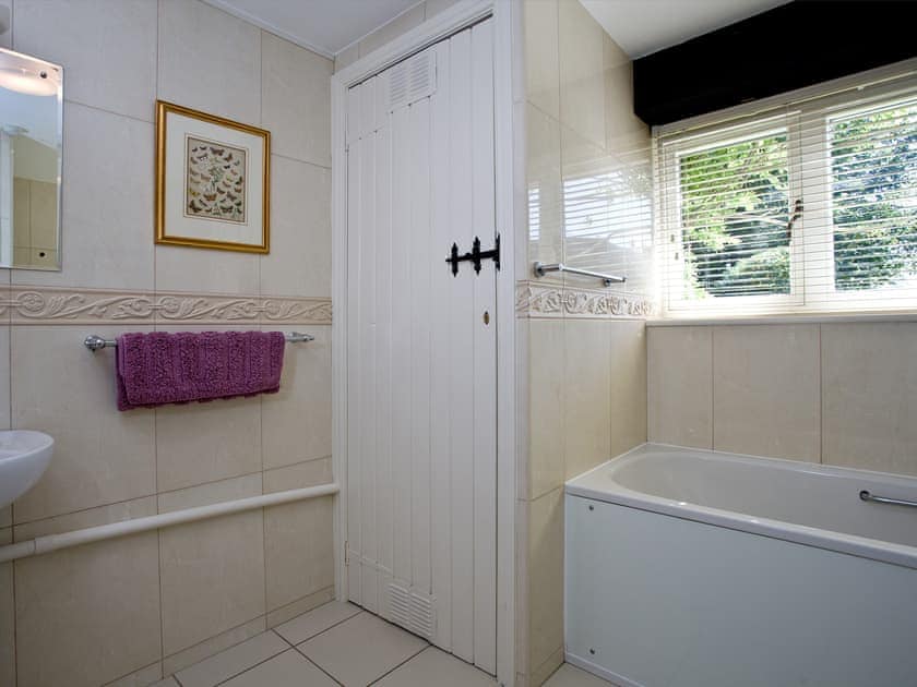 Bathroom | Coomb Barton - Greenwood Grange Cottages, Higher Bockhampton, near Dorchester
