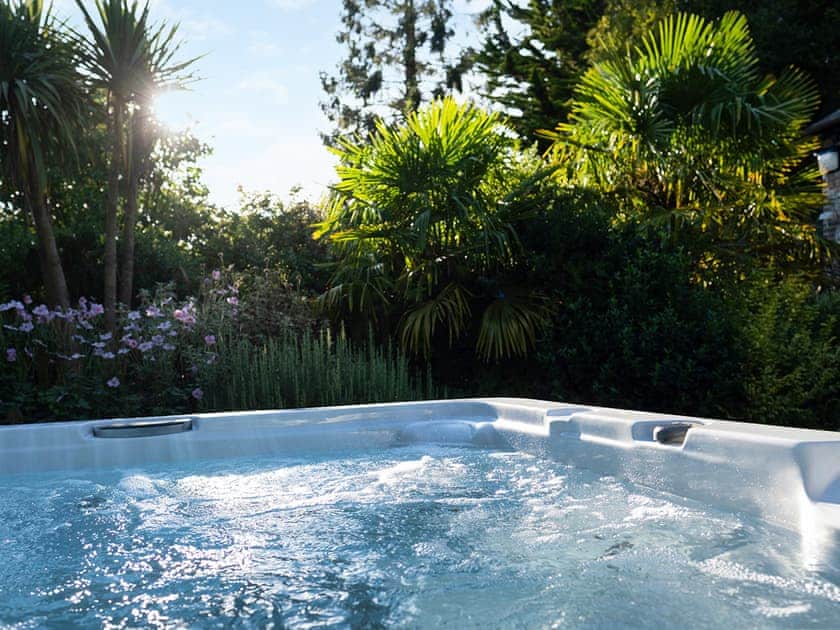 Hot tub | Coomb Barton - Greenwood Grange Cottages, Higher Bockhampton, near Dorchester