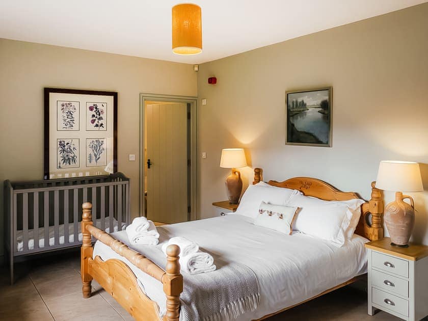 Double bedroom | Henchard - Greenwood Grange Cottages, Higher Bockhampton, near Dorchester