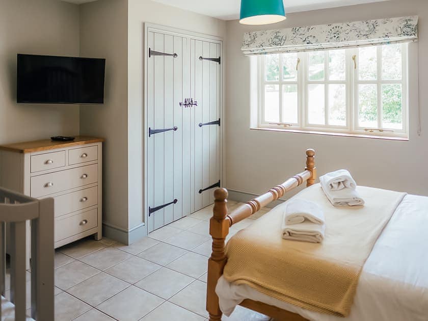 Double bedroom | Henchard - Greenwood Grange Cottages, Higher Bockhampton, near Dorchester