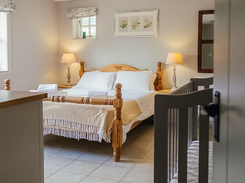 Double bedroom | Henchard - Greenwood Grange Cottages, Higher Bockhampton, near Dorchester