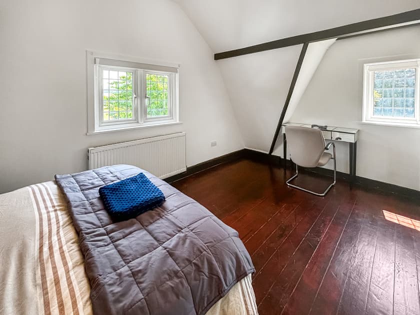 Double bedroom | The Gables - Five Gables, Merstham