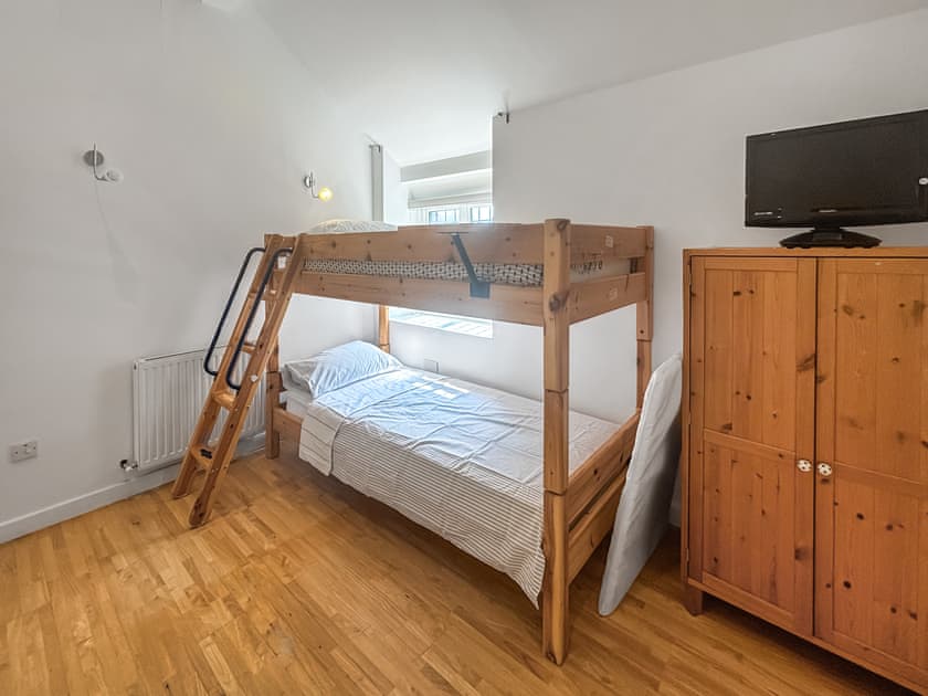 Bunk bedroom | The Gables - Five Gables, Merstham