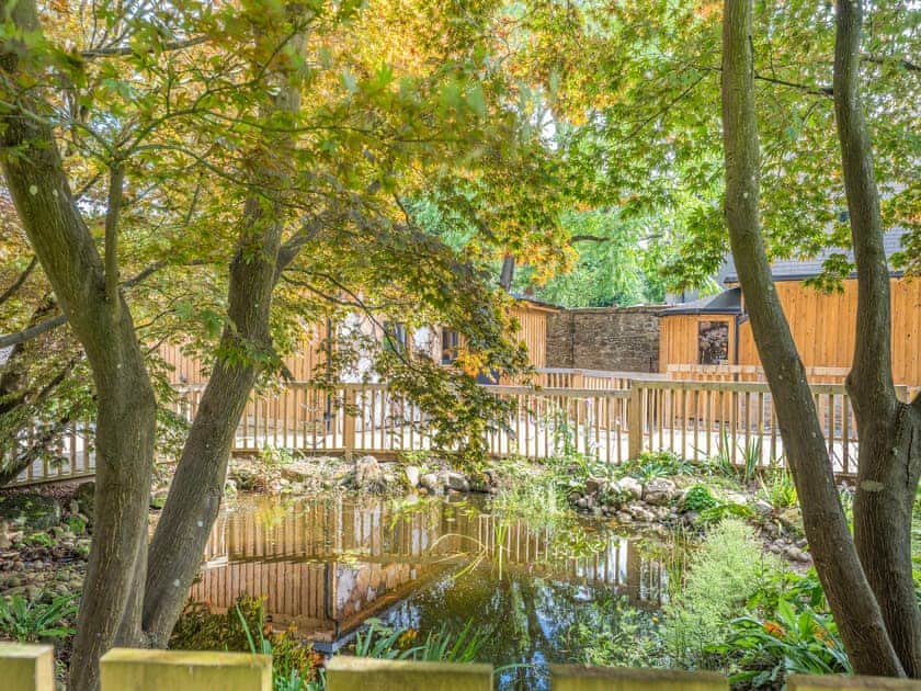 Garden and grounds | The Bothy - Heart of Scotland Holidays, Polmont, near Falkirk