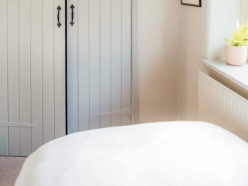 Twin bedroom | Marlott - Greenwood Grange Cottages, Higher Bockhampton, near Dorchester
