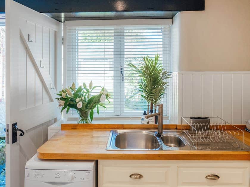 Kitchen | Sandbourne - Greenwood Grange Cottages, Higher Bockhampton, near Dorchester