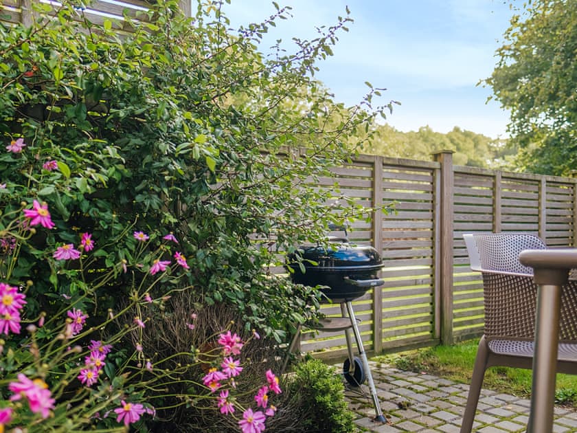 Outdoor eating area | Sandbourne - Greenwood Grange Cottages, Higher Bockhampton, near Dorchester
