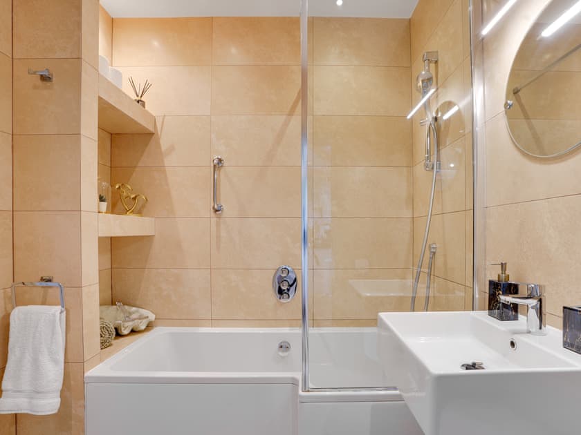 Bathroom | Pope Lodge, Alnmouth