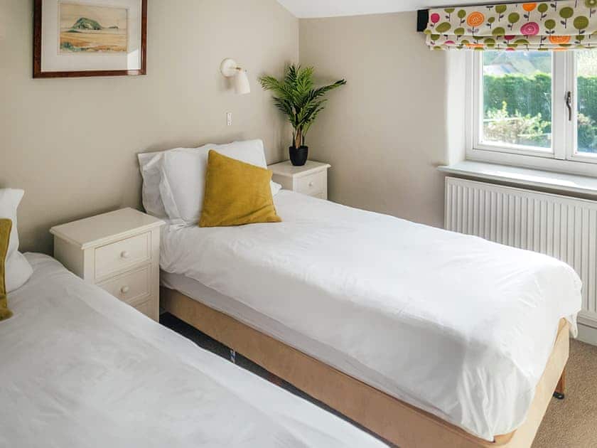 Twin bedroom | Yalbury - Greenwood Grange Cottages, Higher Bockhampton, near Dorchester