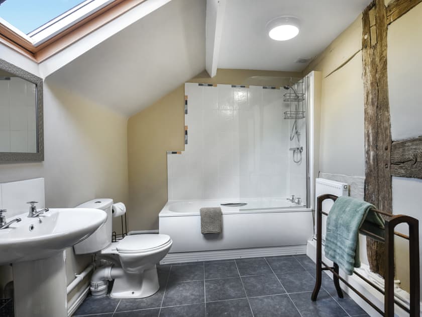 Bathroom | Ty-Ucha, Llangollen