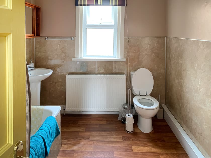 Bathroom | Bonshawside Farmhouse, Kirtlebridge, near Annan