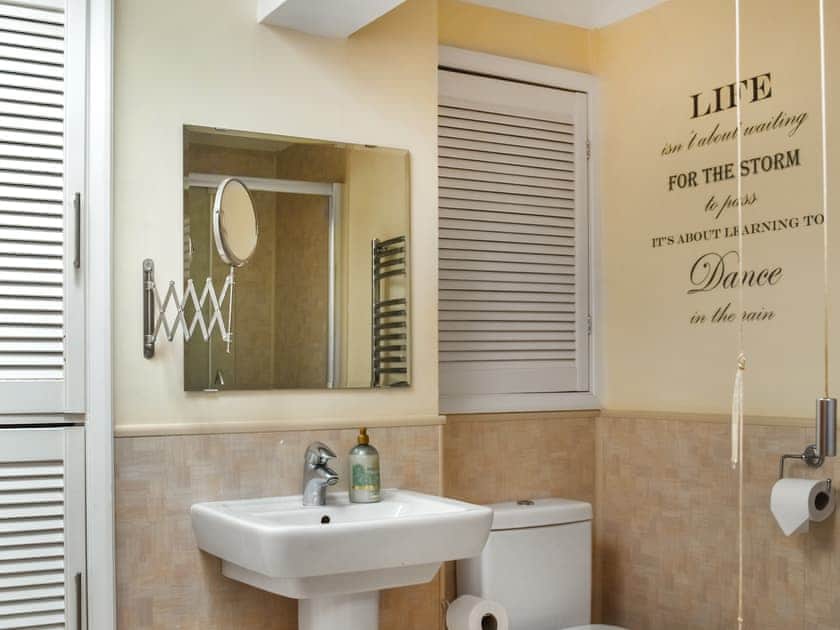 Bathroom | The Hideaway, Tregony