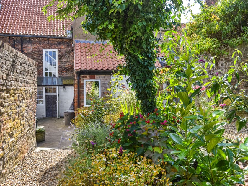 Outdoor | Craven House, Bridlington
