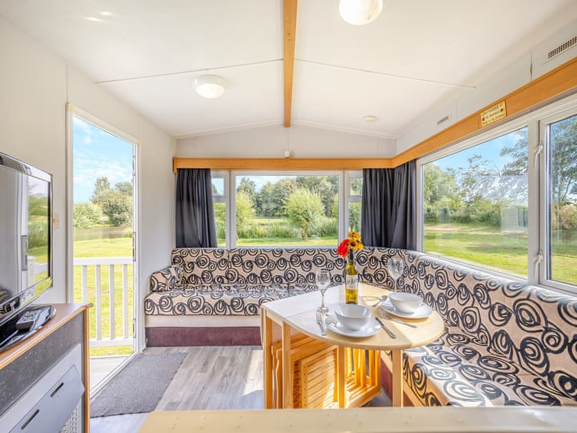 Open plan living space | Buzzard - Alvingham Fishing Lakes, Louth