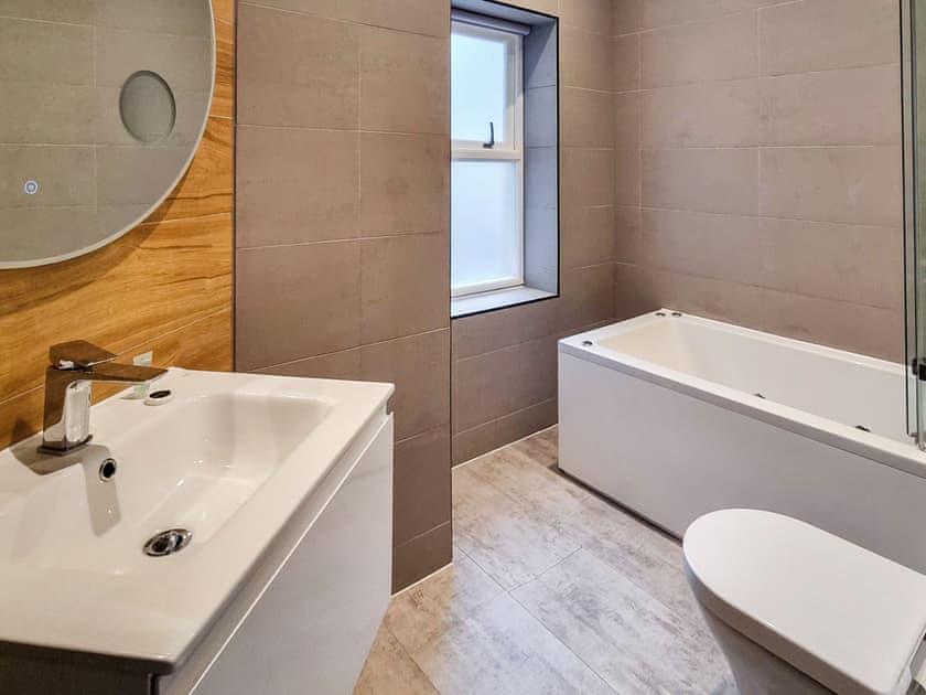 Bathroom | Belgrave holidays - No 1B - Belgrave House, Aberystwyth