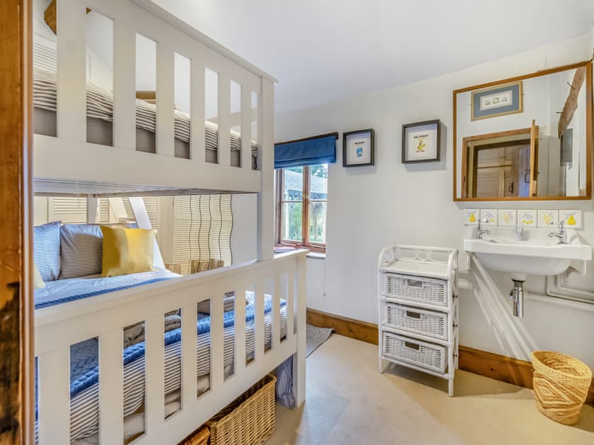 Bunk bedroom | Coachmans Cottage, Bromyard