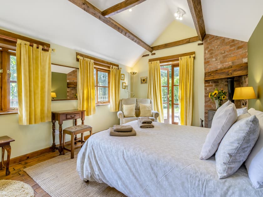 Double bedroom | Coachmans Cottage, Bromyard