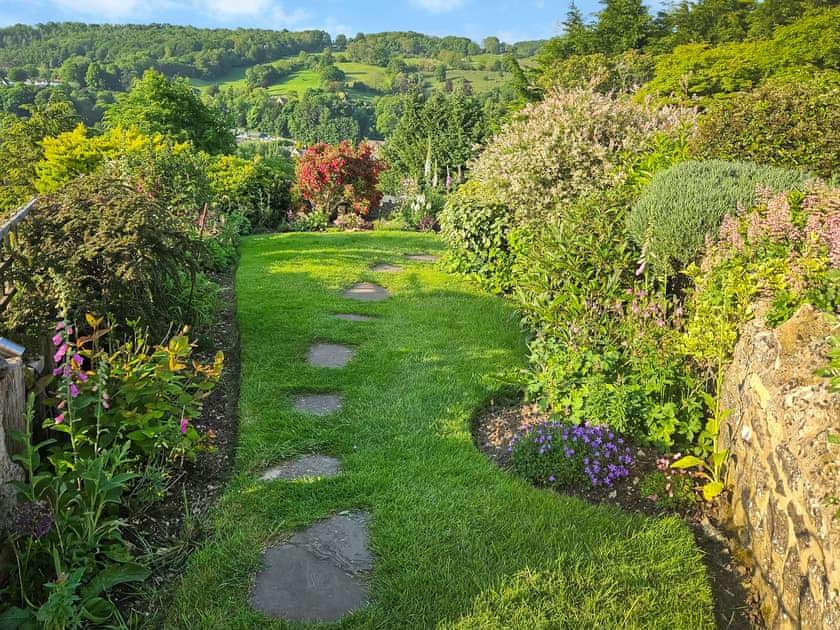 Garden | Hillcrest Cottage, Stroud