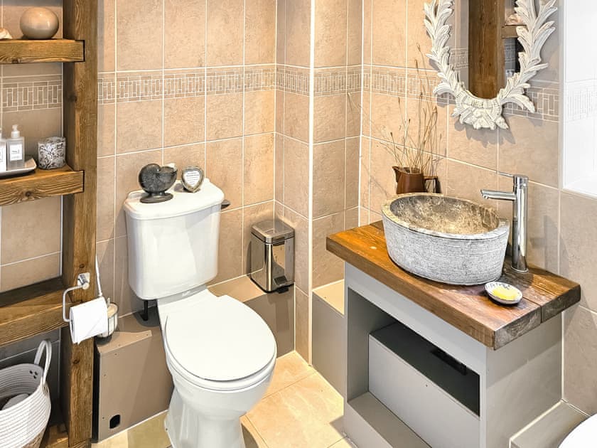 Bathroom | Hillcrest Cottage, Stroud