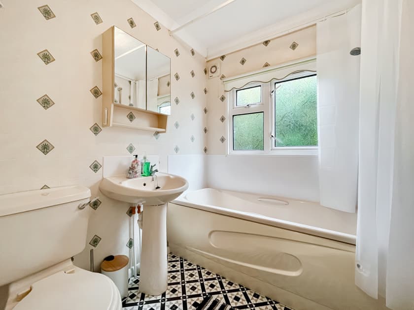 Bathroom | Bowling Green Farm- Drakes - Bowling Green Farm, East Orchard, near Shaftesbury