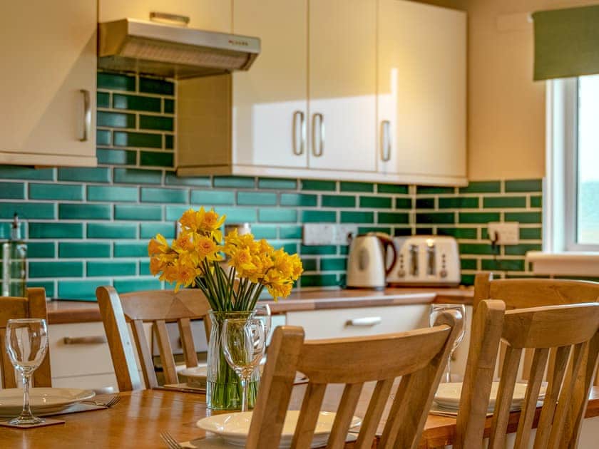 Kitchen/diner | Dovecote - Bachilton Farm, Methven, near Perth