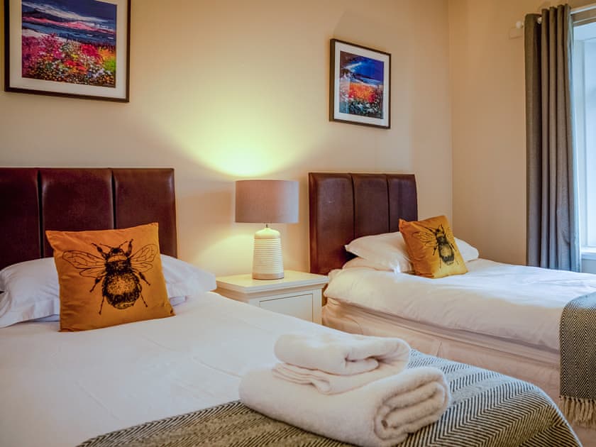 Twin bedroom | Dovecote - Bachilton Farm, Methven, near Perth