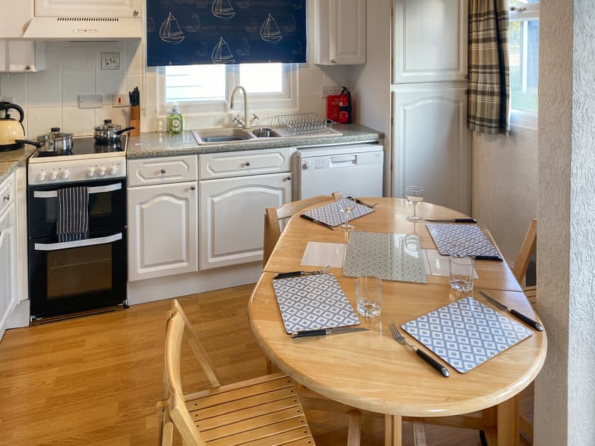 Kitchen/diner | K2 Cosy Lodge, Padstow