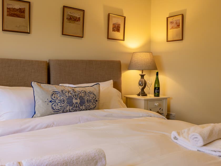 Double bedroom | The Library - Glanusk Estate, Crickhowell