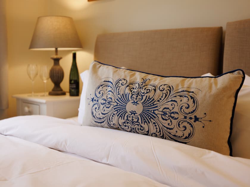 Double bedroom | The Library - Glanusk Estate, Crickhowell