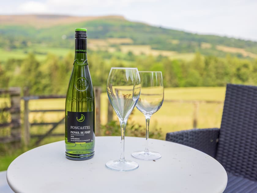 Sitting-out-area | The Library - Glanusk Estate, Crickhowell