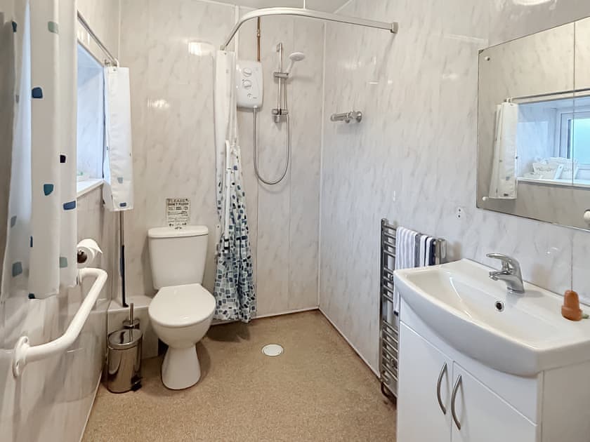 Shower room | Ty Main Cottage, Newborough, near Llangefni