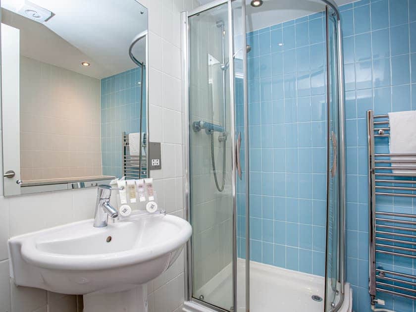 Bathroom | The Valley - Villa Gallery - The Valley Cottages, Carnon Downs, near Truro