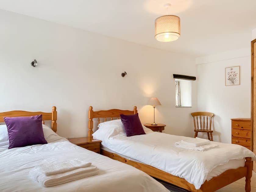 Twin bedroom | Tawny Barn, Buxton