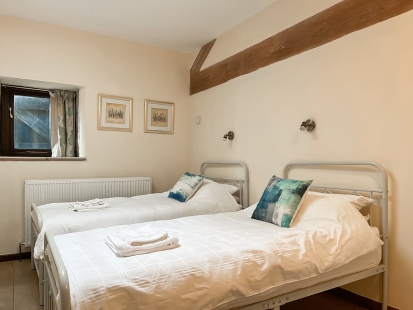 Twin bedroom | Tawny Barn, Buxton