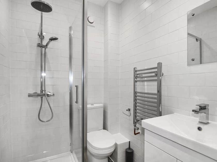 Bathroom | The Cuckmere 8 - Seaford Retreats, Seaford
