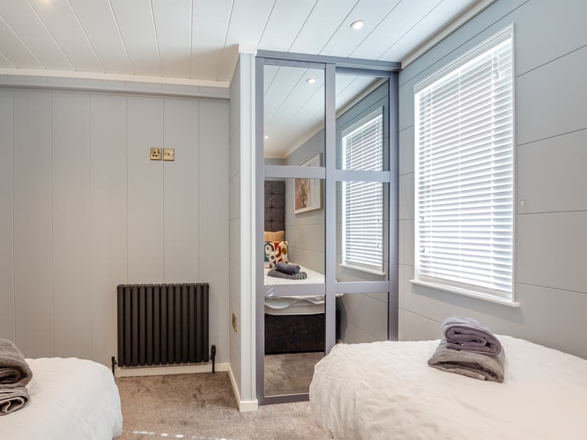 Twin bedroom | Three Sandbanks, Benllech