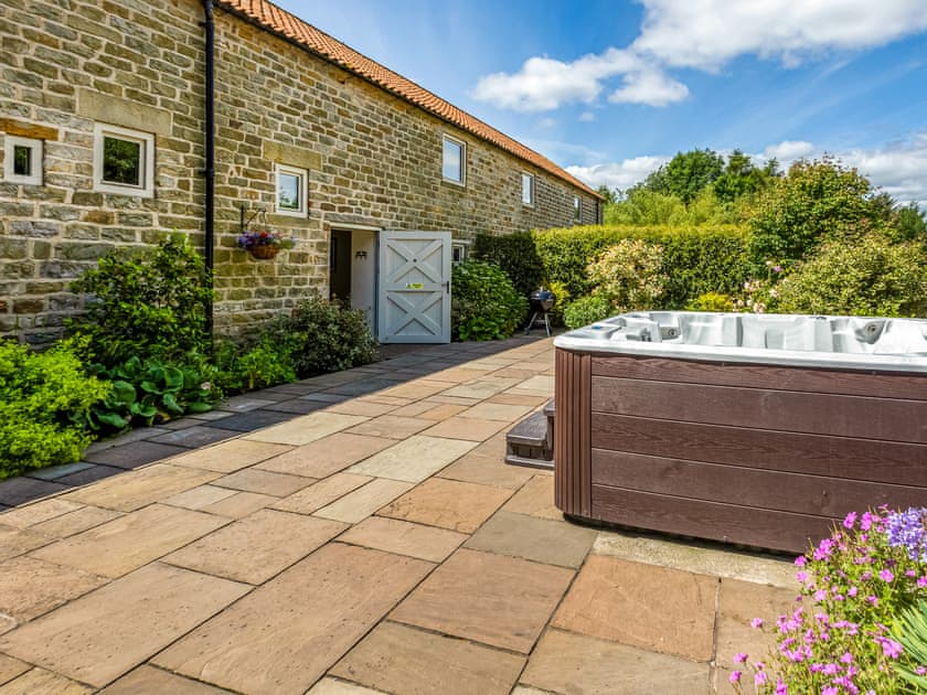 Lovely holiday home with private hot tub | Sycamore Cottage, Harwood Dale, near Scarborough