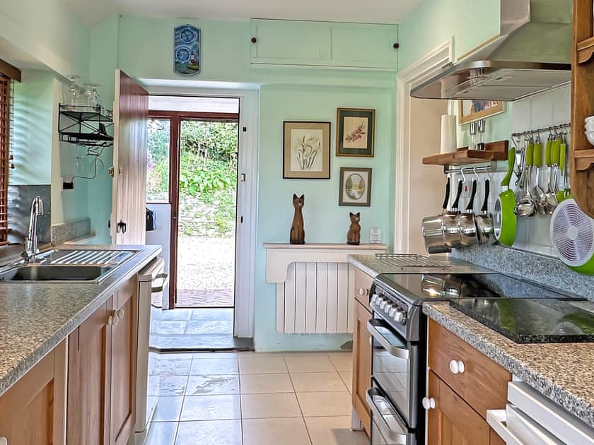 Airy, well equipped kitchen | The Headmaster’s Cottage, South Hill, near Tamar Valley