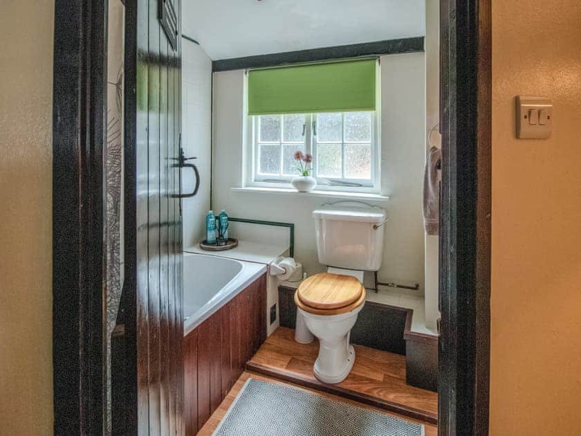 Bathroom | Charlie Wilcox Cottage, Polperro