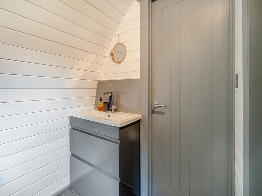 Bathroom | Highland - Cow & Plough, Oadby