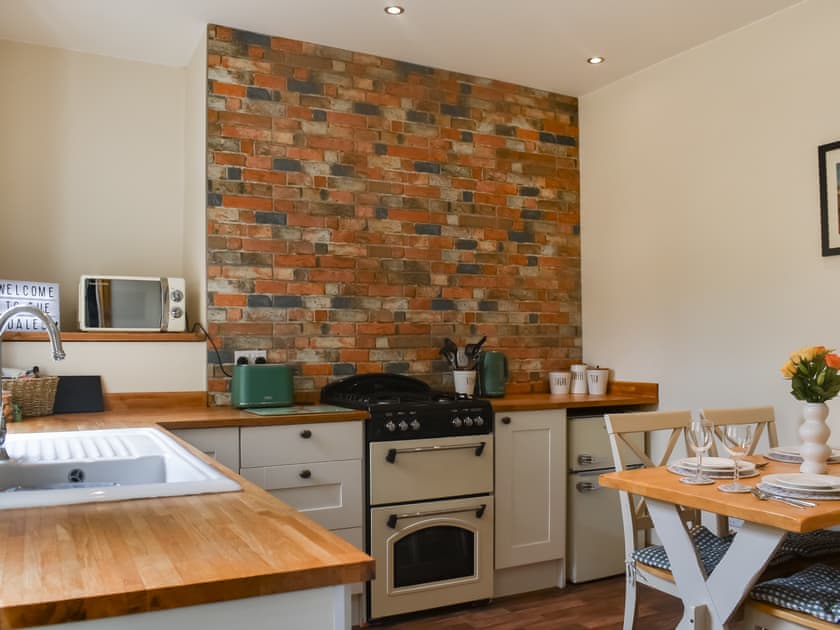 Kitchen/diner | Roundabout Cottage, Settle