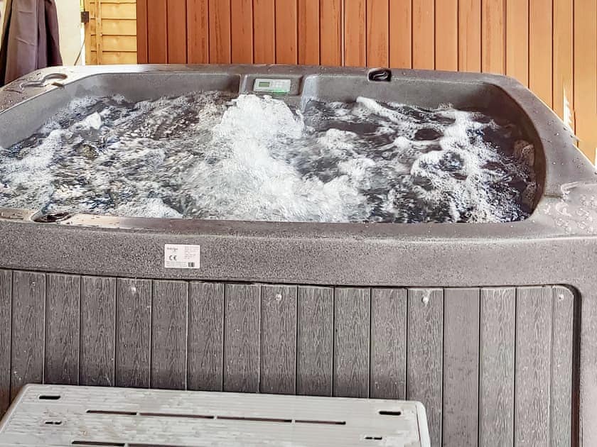 Hot tub | Dubarry Downs - Clevelands Country Holidays, Wroxall