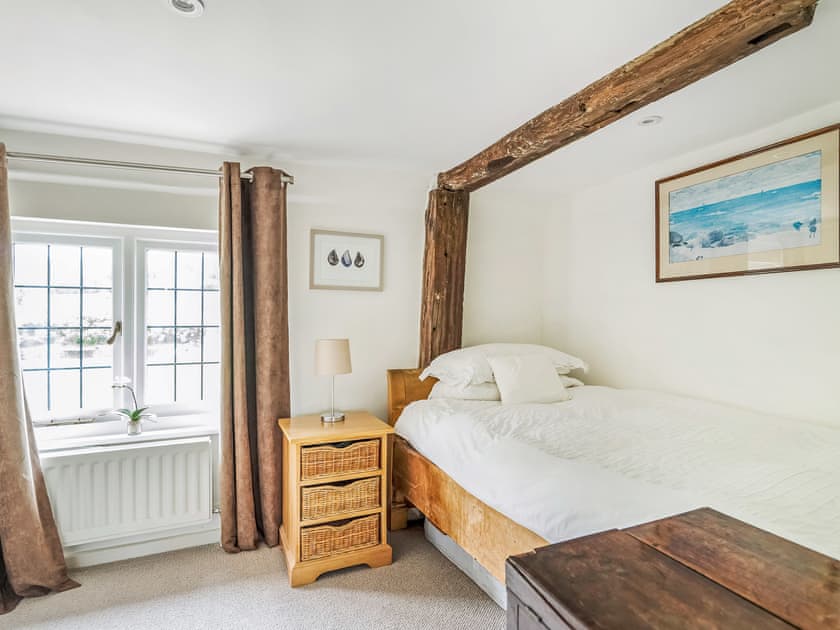 Single bedroom | Holdens, Hartfield