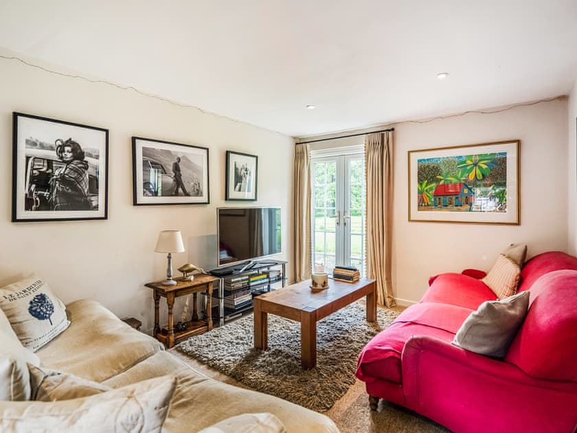 Snug | Holdens, Hartfield