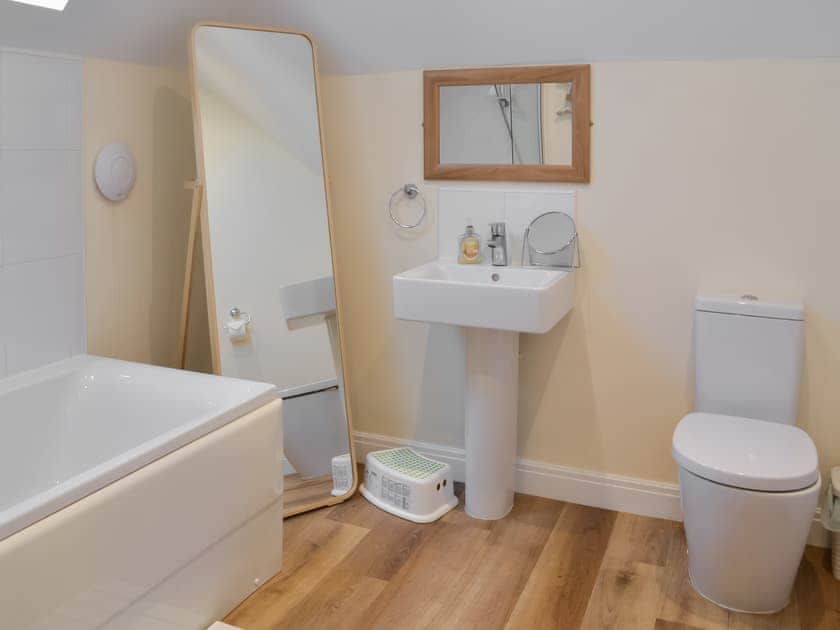 Bathroom | Captain’s Retreat, Filey
