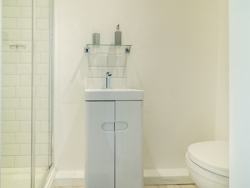 Bathroom | High Street Cottage, Treorchy