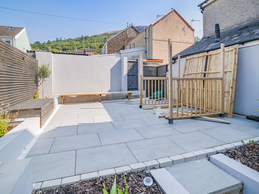 Sitting-out-area | High Street Cottage, Treorchy
