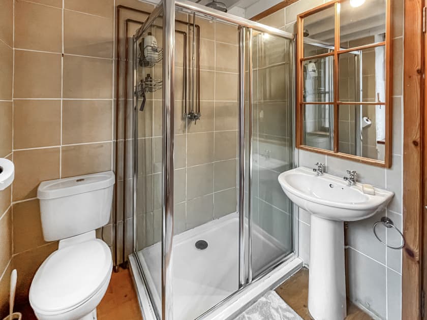 Bathroom | Victoria, Montrose