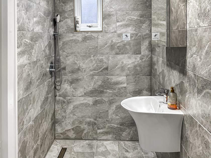 Bathroom | The Coastal Nook, Barmouth