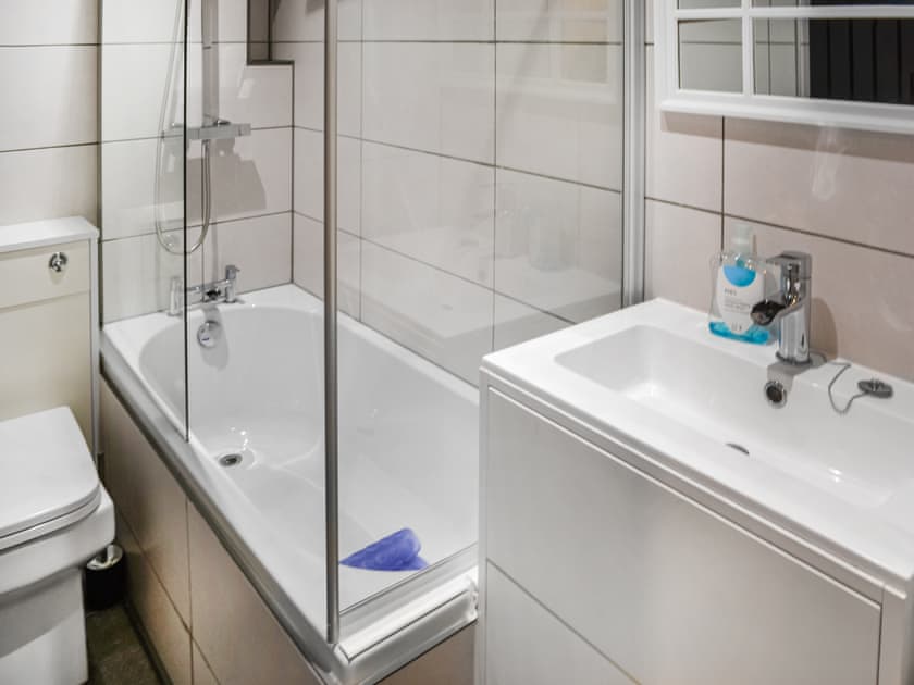 Bathroom | Grosvenor Apartment, Jesmond, near Newcastle upon Tyne